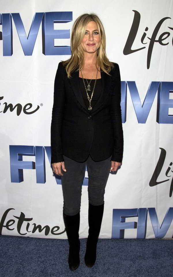 J.Aniston taip pat teko pirmoji vieta sąraše tokių „kūnų“, kokių savo žmonoms ar draugėms labiausiai trokšta vyrai.