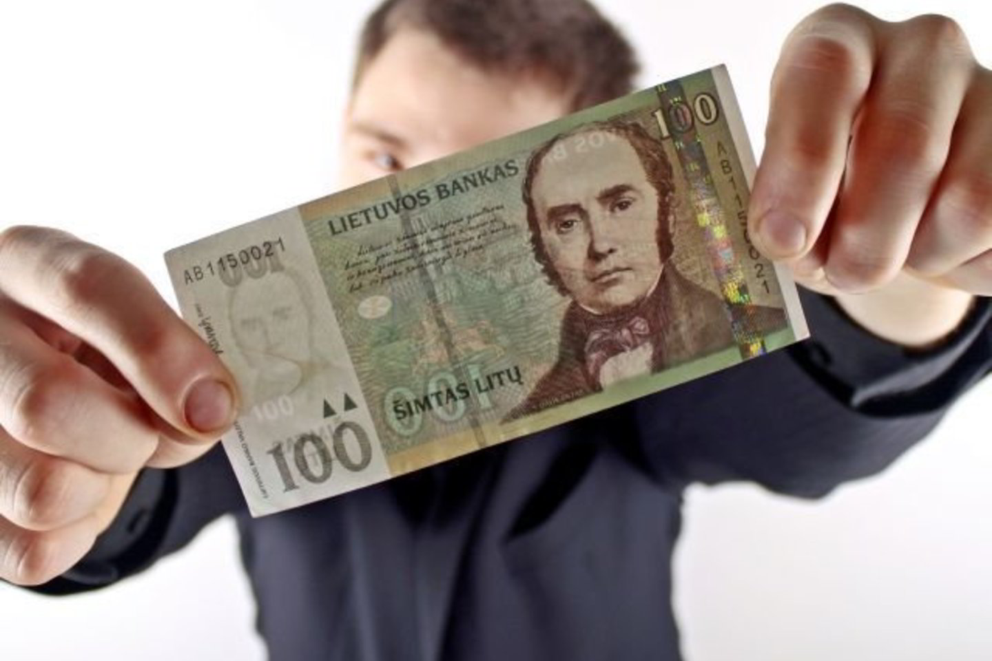 Kai kurie politikai svarsto, jog priėmus juridinių asmenų aukas uždraudžiančius įstatymus reikėtų didinti partijoms skiriamą valstybės finansavimą.