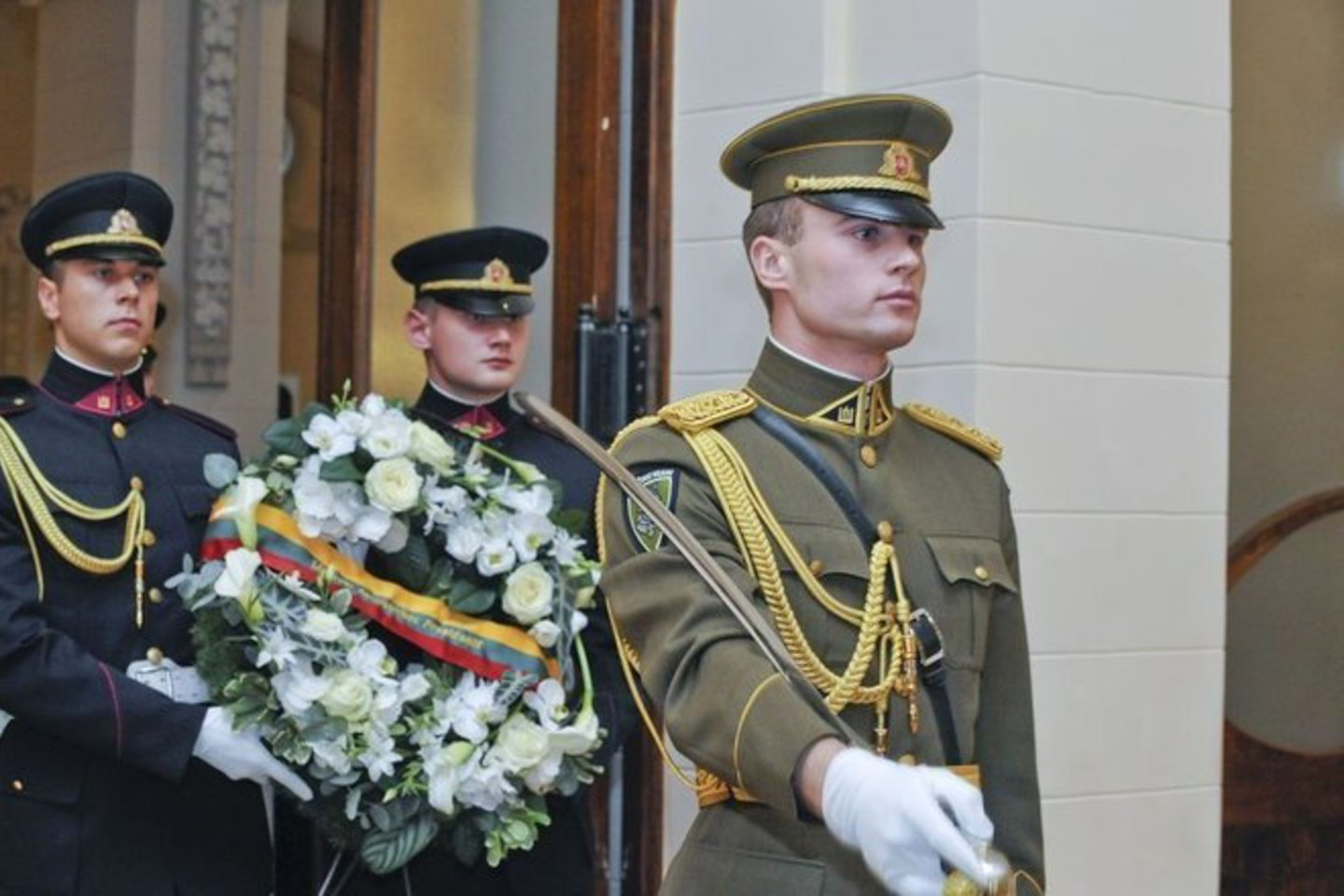 Šį vainiką nuo prezidentės perdavė Garbės sargybos kuopos kariai.