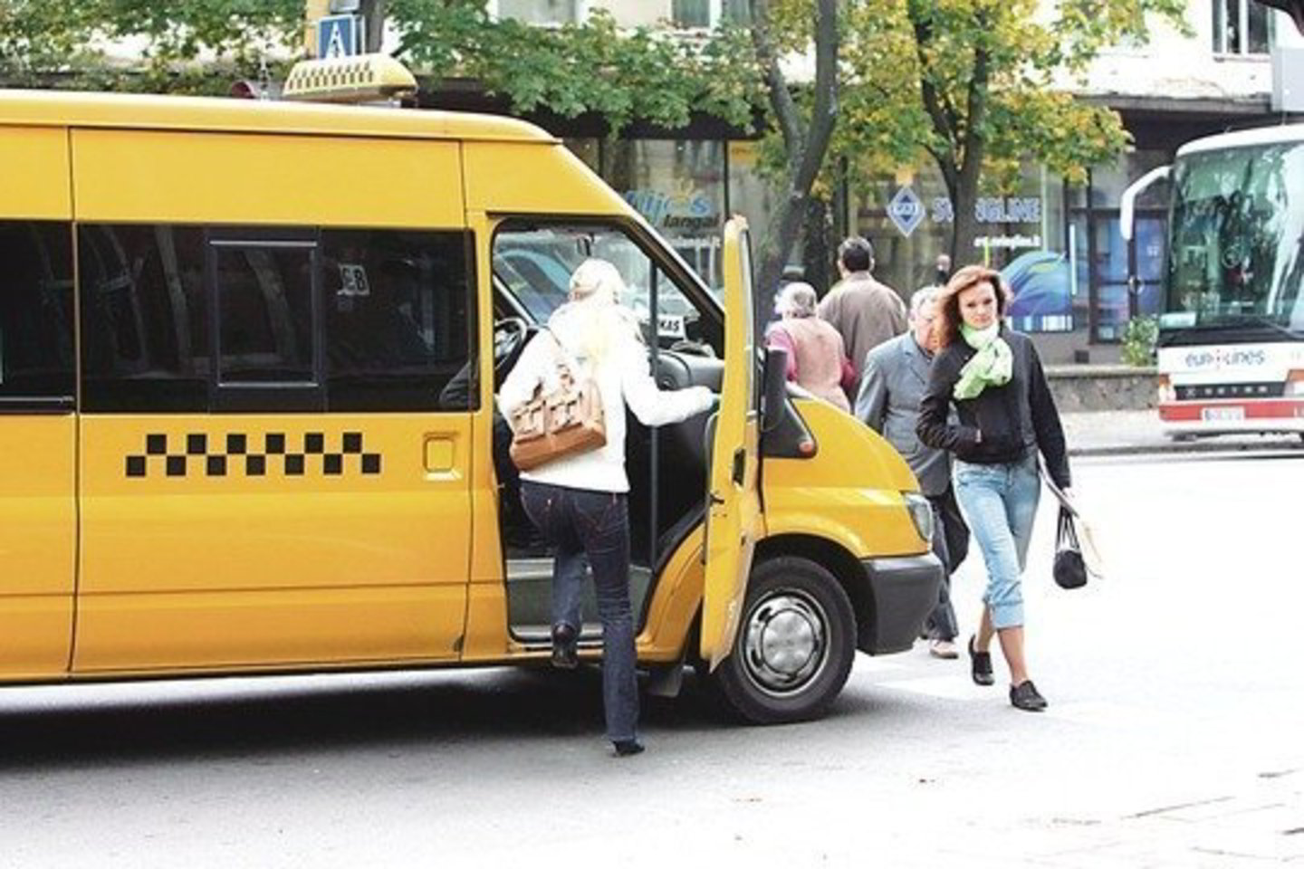 Pamatę keleivį Kauno mikroautobusų vairuotojai pamiršta eismo taisykles.
