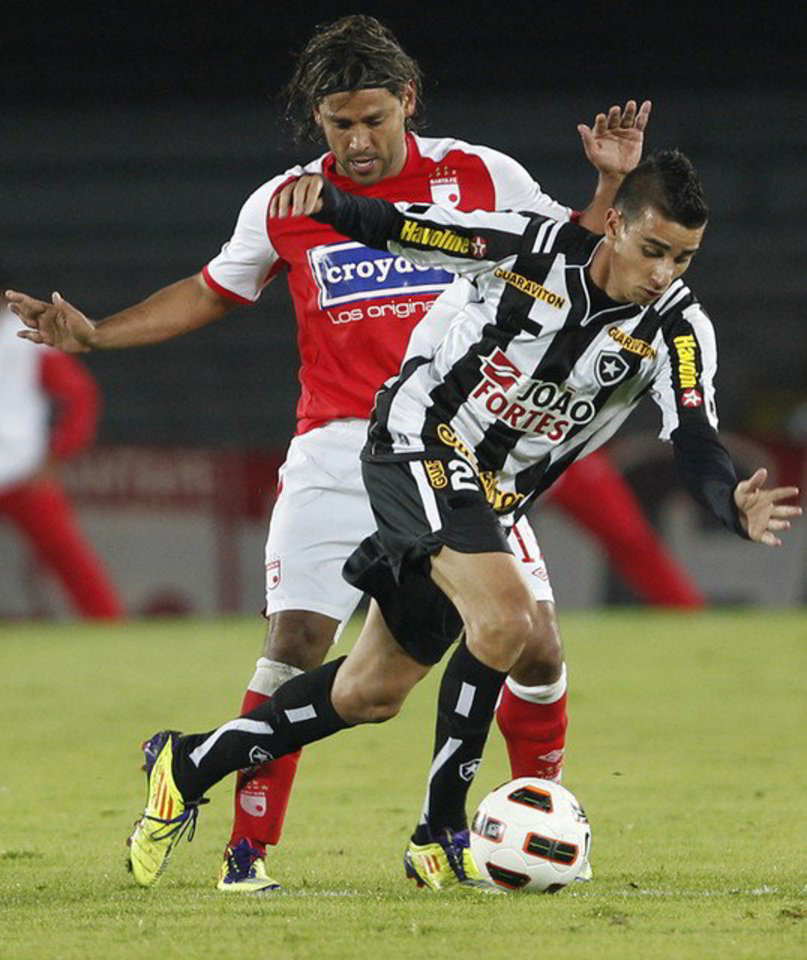 "Botafogo" futbolininkai (juoda ir balta spalvos) turėjo pripažinto varžovų pranašumą.