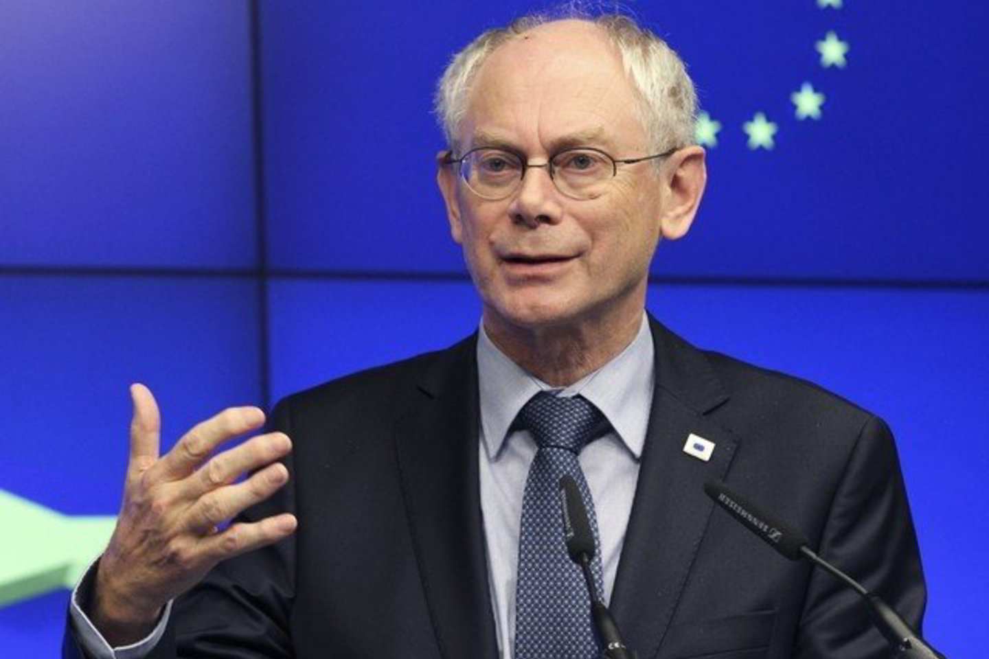 Europos Sąjungos (ES) prezidentas Hermanas Van Rompuy ketvirtadienį paryčiais paskelbė, kad pagal priimtą susitarimą Graikijos valstybės skola bus sumažinta iki 120 proc. šios šalies bendrojo vidaus produkto.