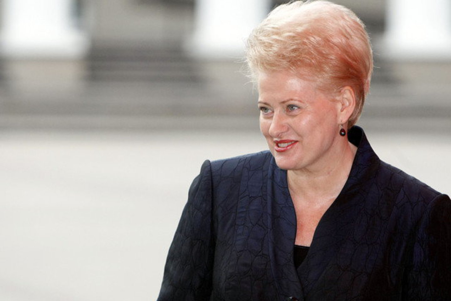 Premjero atstovai teigia, jog prezidentė visomis naujienomis pasidalina draugiškai ir dėl jos aktyvumo nepyksta.