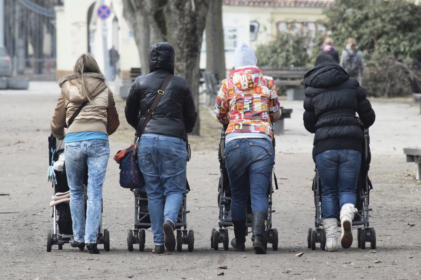 Pastebėta, kad dideliu visuomeniškumu ir dideliu aktyvumu pasižymintys asmenys linkę turėti daugiau nei du vaikus.