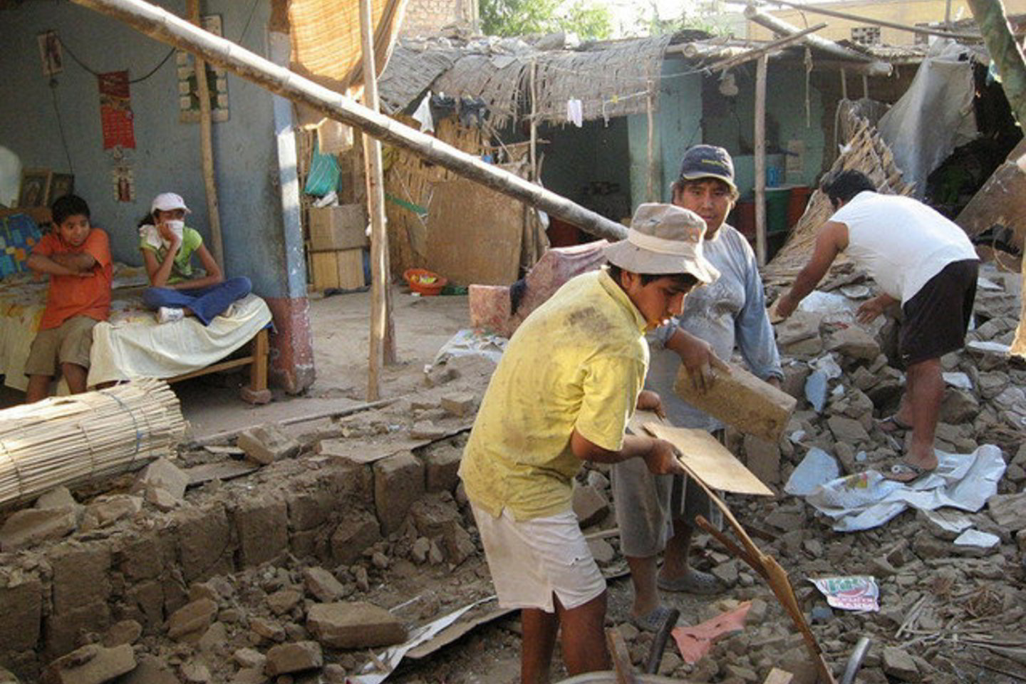 Peru per stiprų žemės drebėjimą sužeisti bent 83 žmonės, sugriauta dešimtys namų.