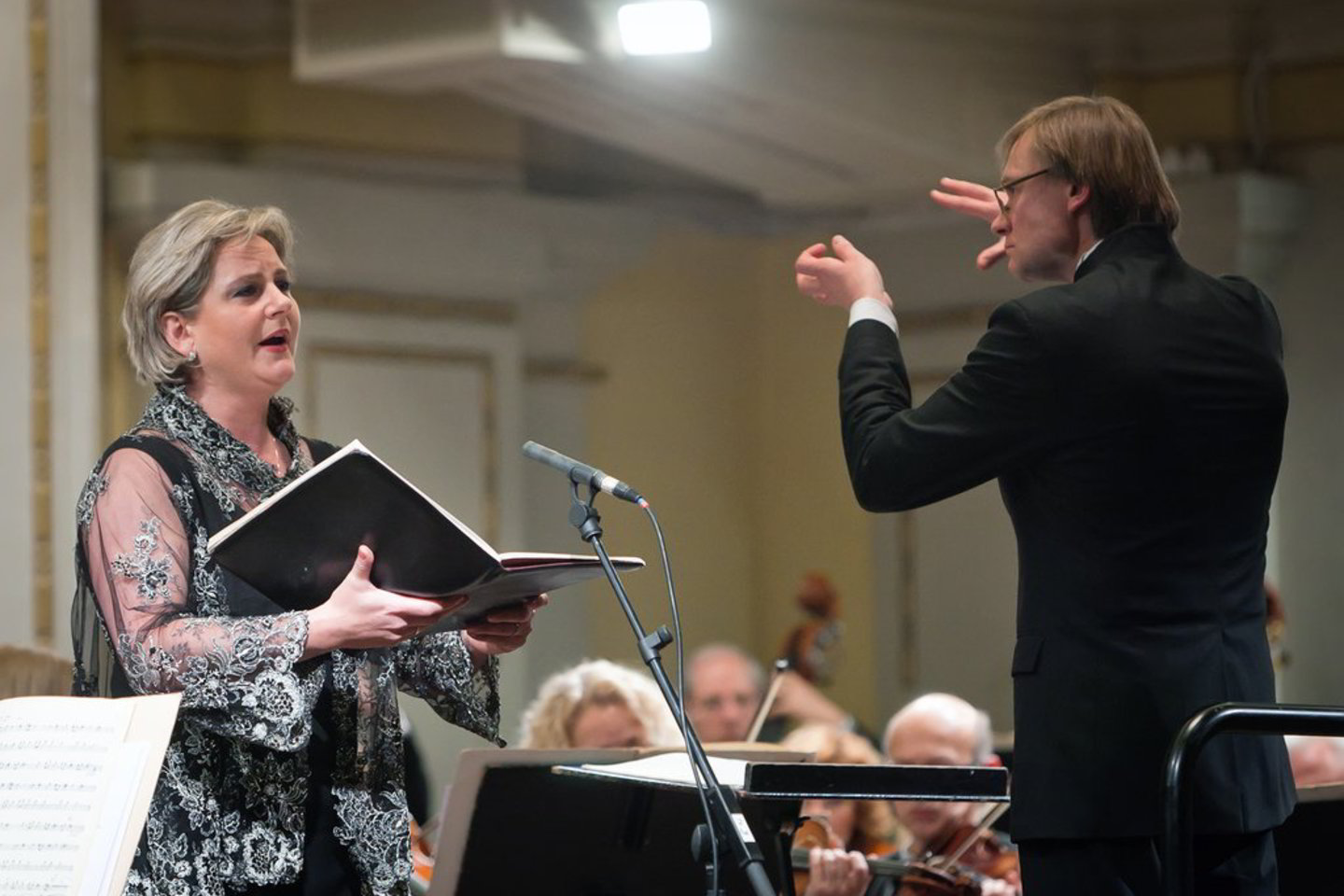 Šeštadienio vakarą Nacionalinėje filharmonijoje surengtas baigiamasis šiuolaikinės muzikos festivalio "Gaida" koncertas. Lietuvos nacionalinis simoninis orkestras, lenkų dainininkė B.Harasimovič ir australų pianistas G.D.Madge'as atliko lietuvių ir užsienio kompozitorių kūrinius.