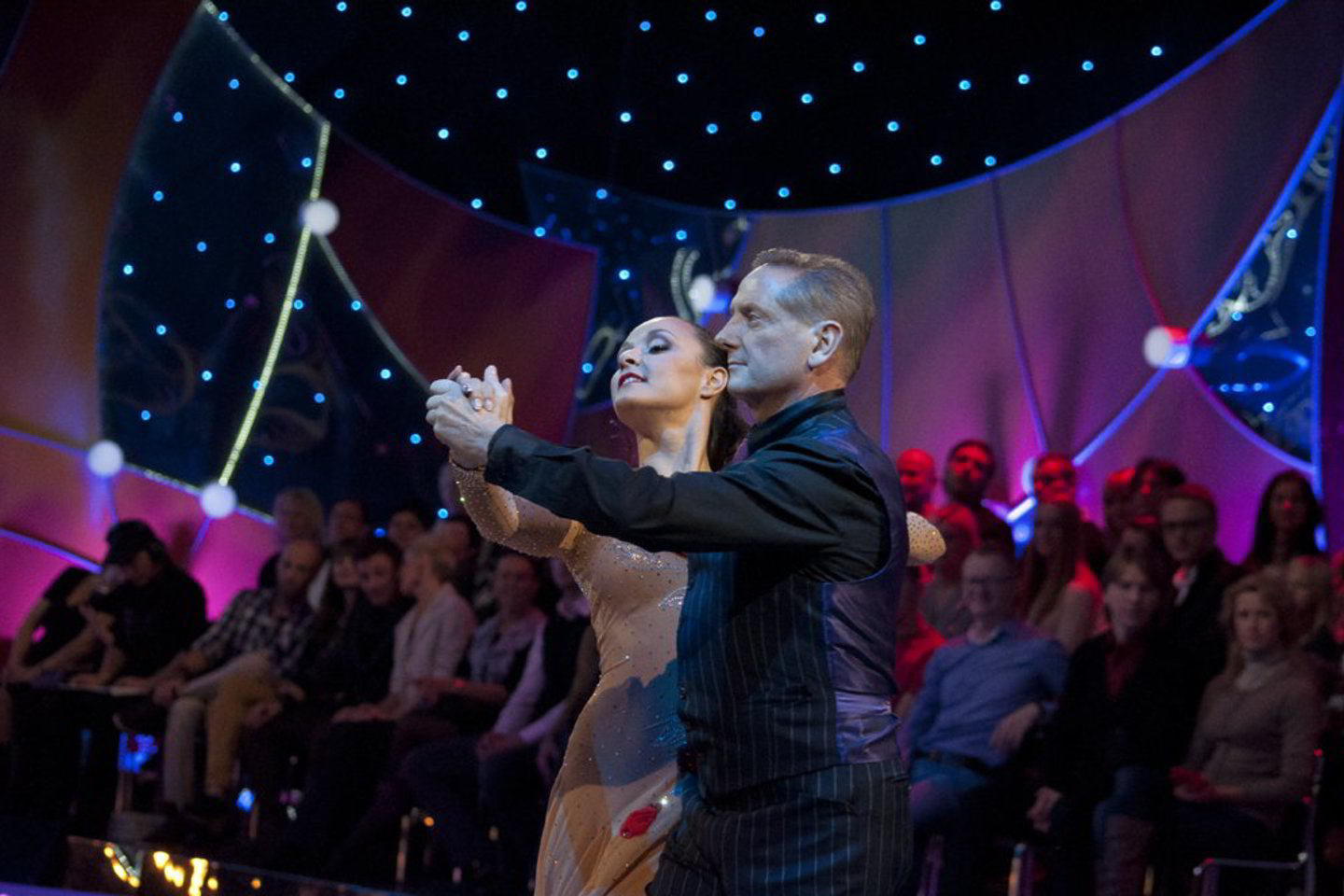 V.Romanovas prisistatė su šokėja Aleksandra Gorijanova sušokdamas tango.