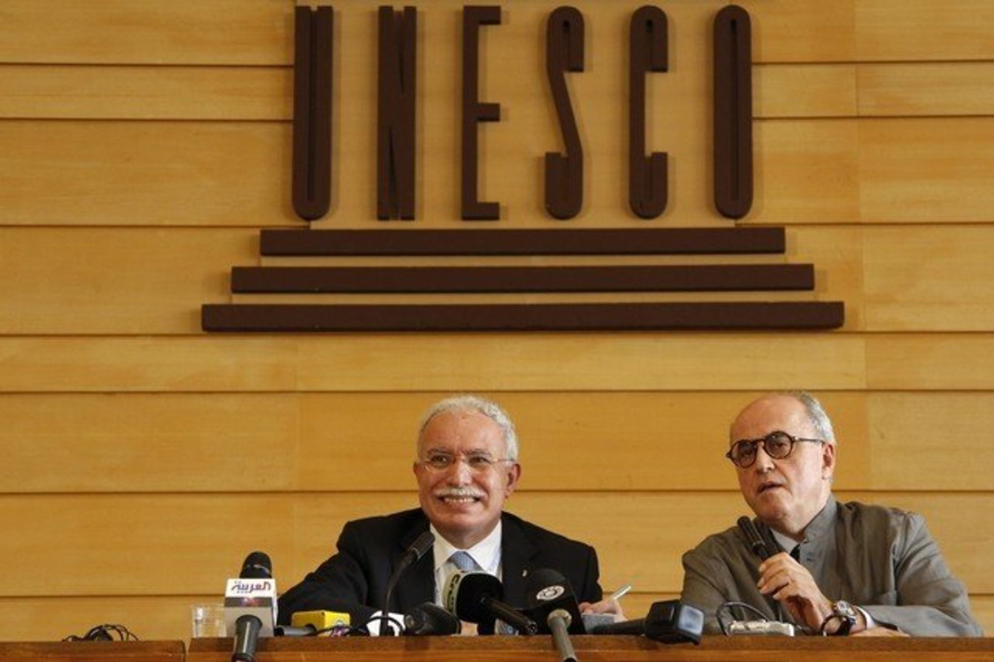 Palestinos užsienio reikalų ministras Riyadas al-Malki ir Palestinos ambasadorius UNESCO Eliasas Sanbaras džiaugėsi sulaukę bendruomenės pritarimo, tačiau Vašingtonas parodė savo nepasitenkinimą.