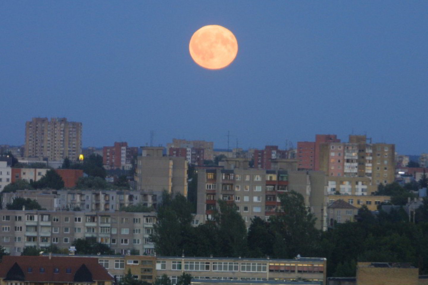 Seimo nariai tikina, kad pilnaties paveikti rinkėjai kreipiasi turėdami keisčiausių prašymų, pasipiktinimų ar skundų.
