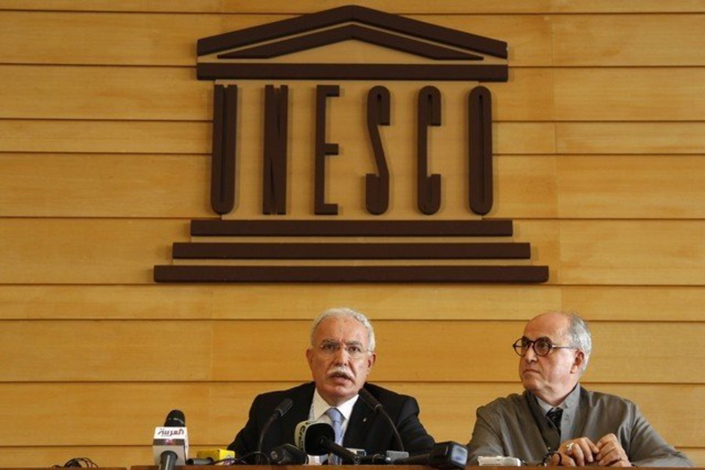 Lietuva, kaip ir dar 13 valstybių, balsavo prieš Palestinos narystę UNESCO. Už Palestinos priėmimą balsavo 107 šalys, o 52 susilaikė.