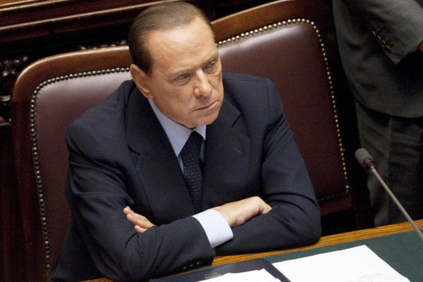 S. Berlusconi pasiūlymai sulaukė aršios kritikos iš jo politinių varžovų stovyklos.