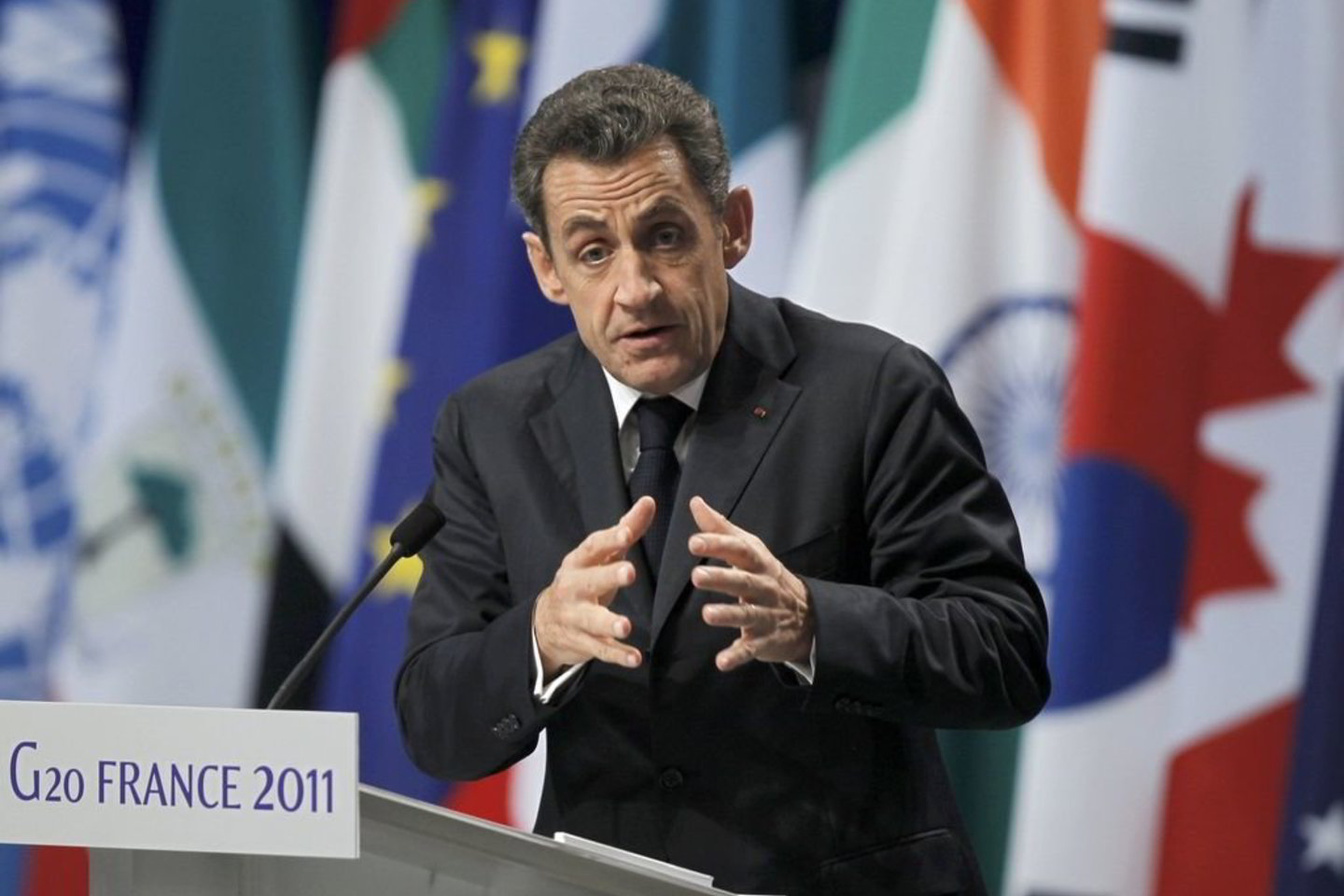 „Euras - mūsų turtas, taikos Europos žemyne garantija, ir jį reikia ginti“, - sakė N.Sarkozy.
