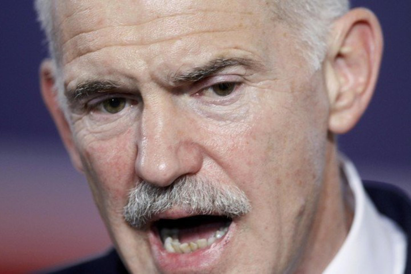 Premjero George Papandreou vyriausybė teoriškai dar gali laimėti šį balsavimą.