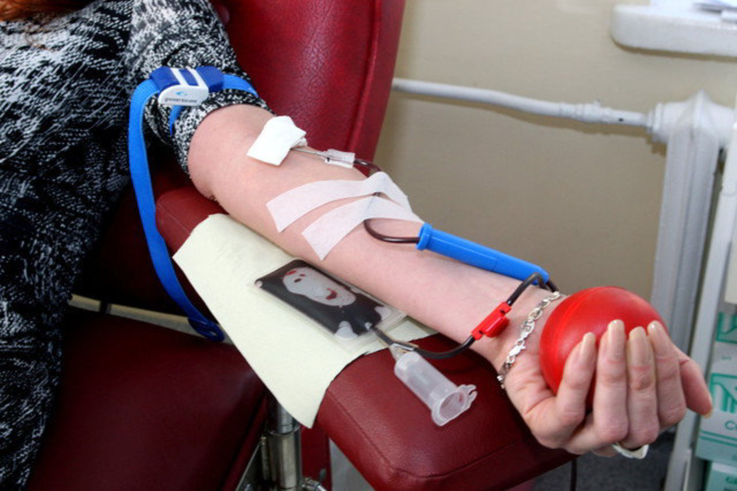 Sveikatos apsaugos ministras pripažino, kad donorų, sutinkančių duoti kraujo neatlygintinai, skaičius mažėja.