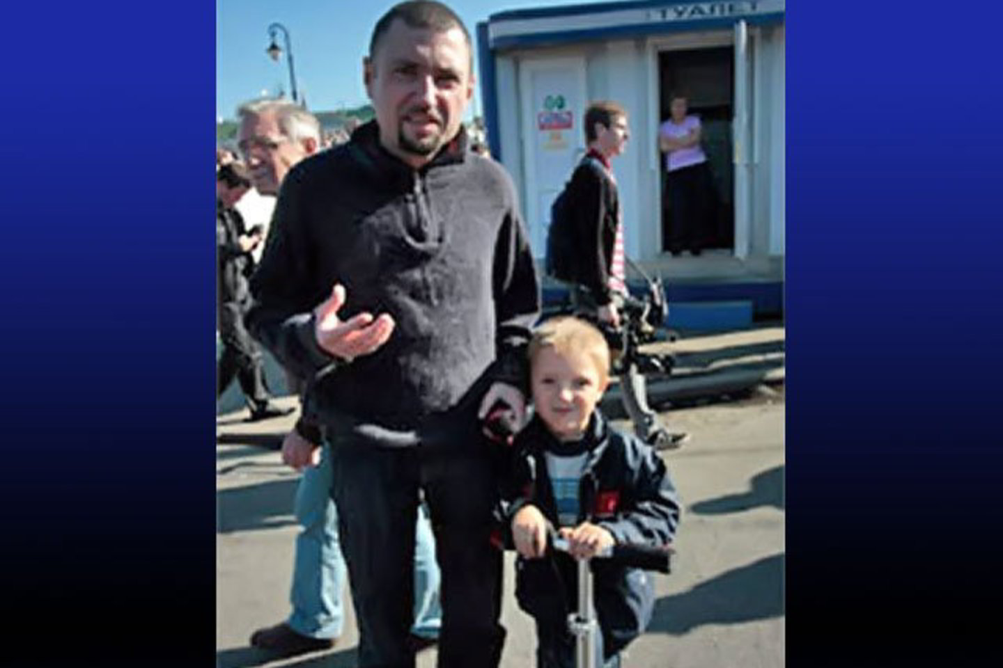 S.Aksionovo šešiametis sūnus policijai papasakojo, kad tėtis vaikšto į renginius, kur žmonės garsiai šaukia.