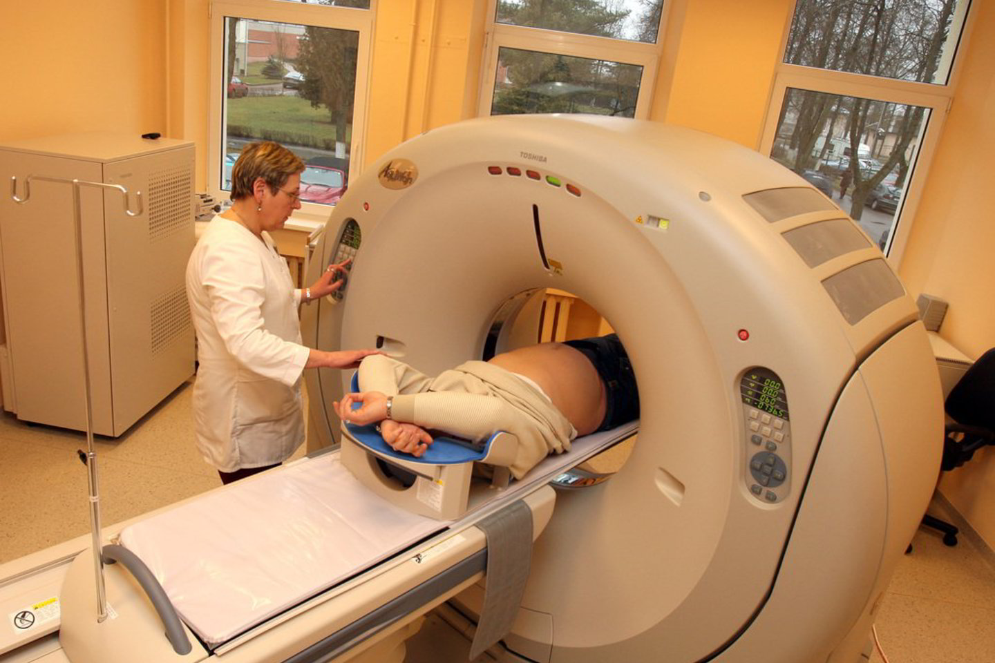 Nereikia manyti, kad viso kūno tyrimas kompiuteriniu tomografu gali padėti užtikti vėžį. Tai tas pat, kas ieškoti adatos šieno kupetoje. Šis tyrimas atliekamas tik turint rimtų įtarimų, kuris organas negaluoja.