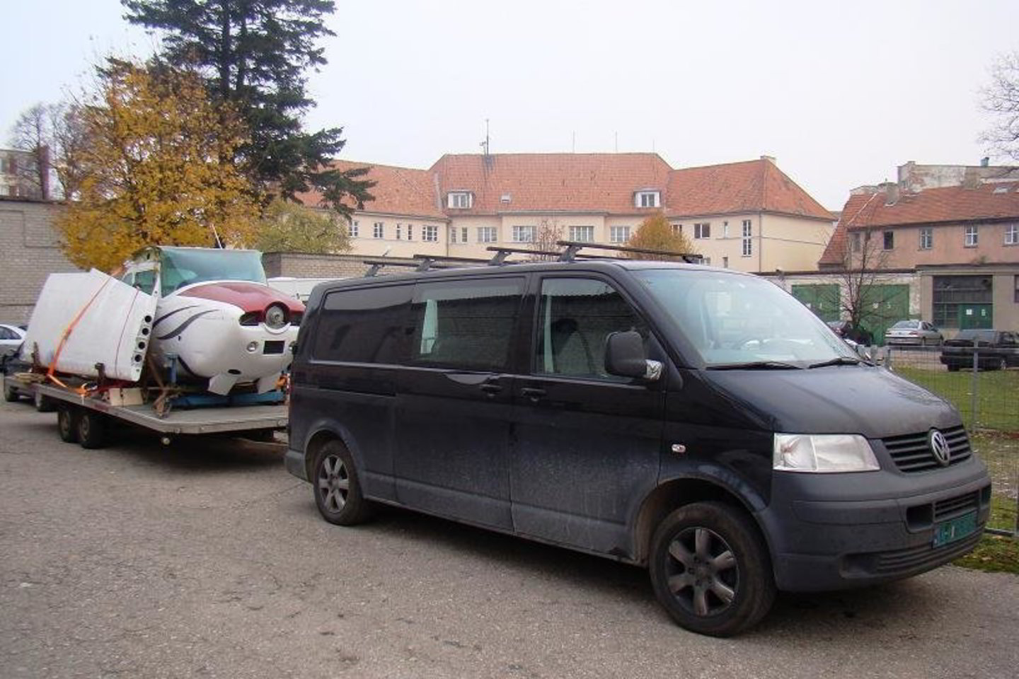 Jos metu pasieniečiai patikrino į Vokietiją keltu ketinusio išvykti Norvegijos piliečio bei jo vairuojamo automobilio „Volkswagen Transporter“ dokumentus. Mikroautobuso tempiamoje priekaboje vyras gabeno sklandytuvą.