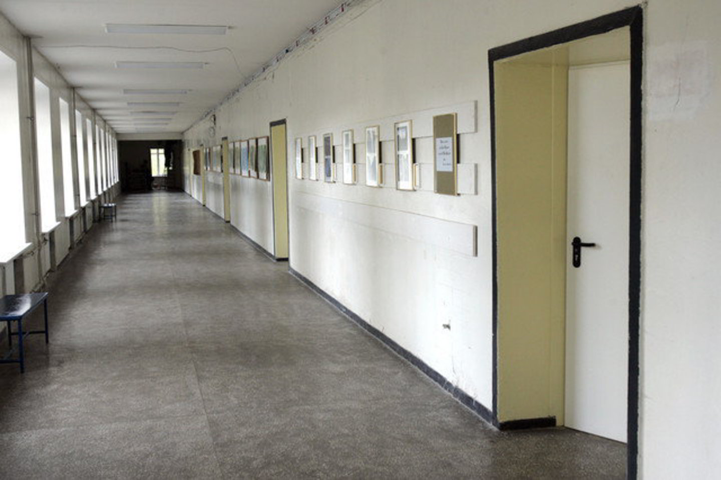 Rajonų mokyklos tuštėja.