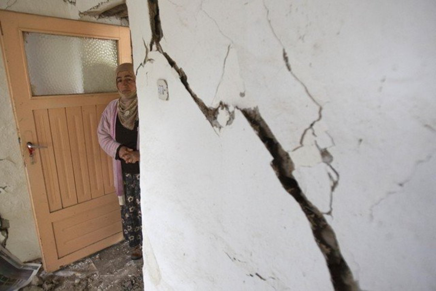 Pasak JAV geologinių tyrimų tarnybos, drebėjimo epicentras buvo 33 km gylyje už 21 km į šiaurės vakarus nuo Antofagastos miesto.