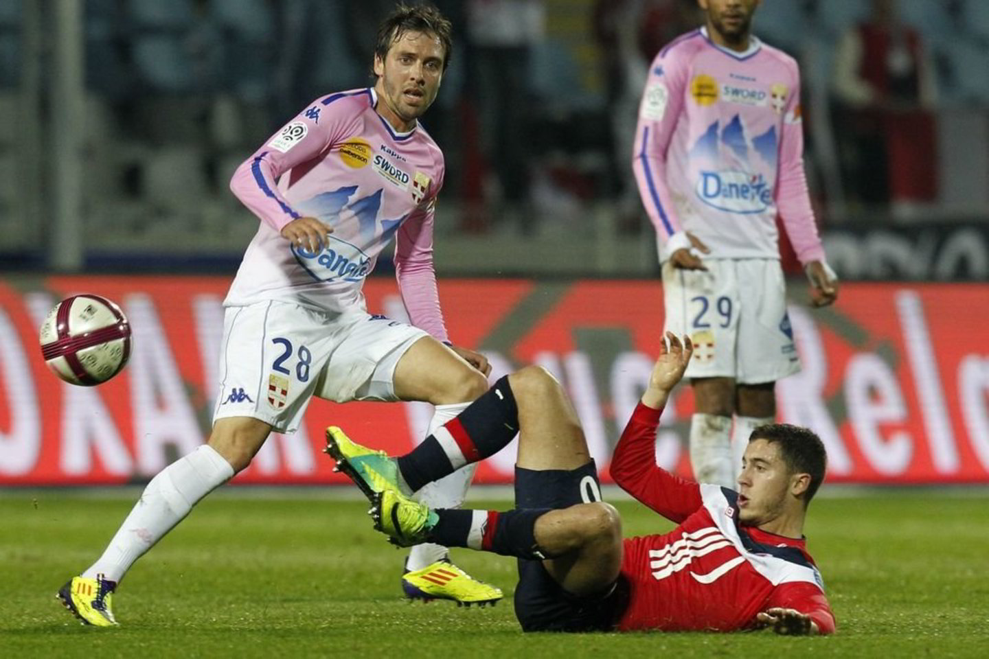 „Lille“ futbolininkai šeštadienį susitikimą namuose su dvyliktojoje pozicijoje esančia „Evian Thonon Gaillard FC“ (13 tšk.) ekipa baigė lygiosiomis 1:1 (0:1).