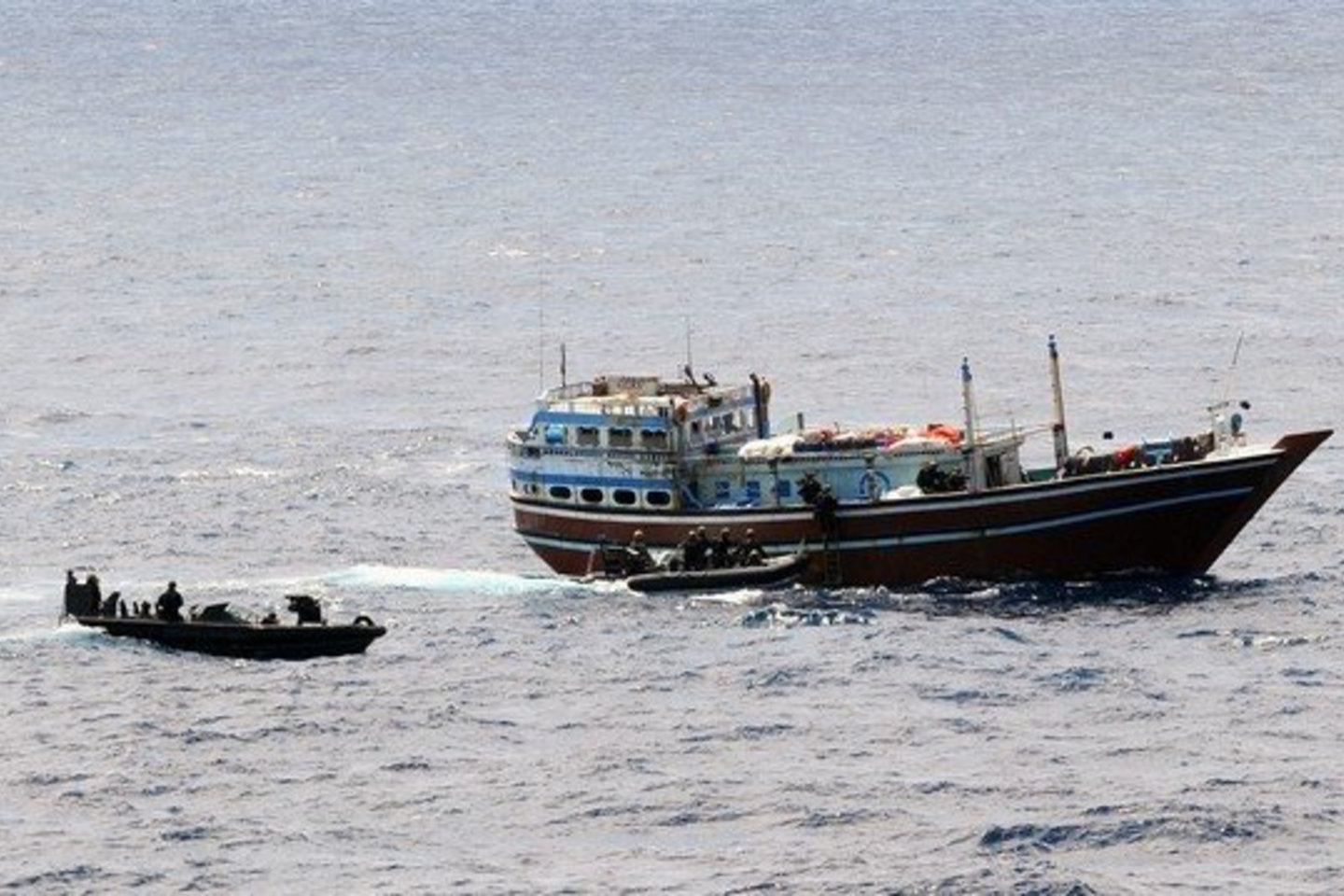 Jūreiviams pavyko susidoroti su piratais ir išmesti juos už borto.