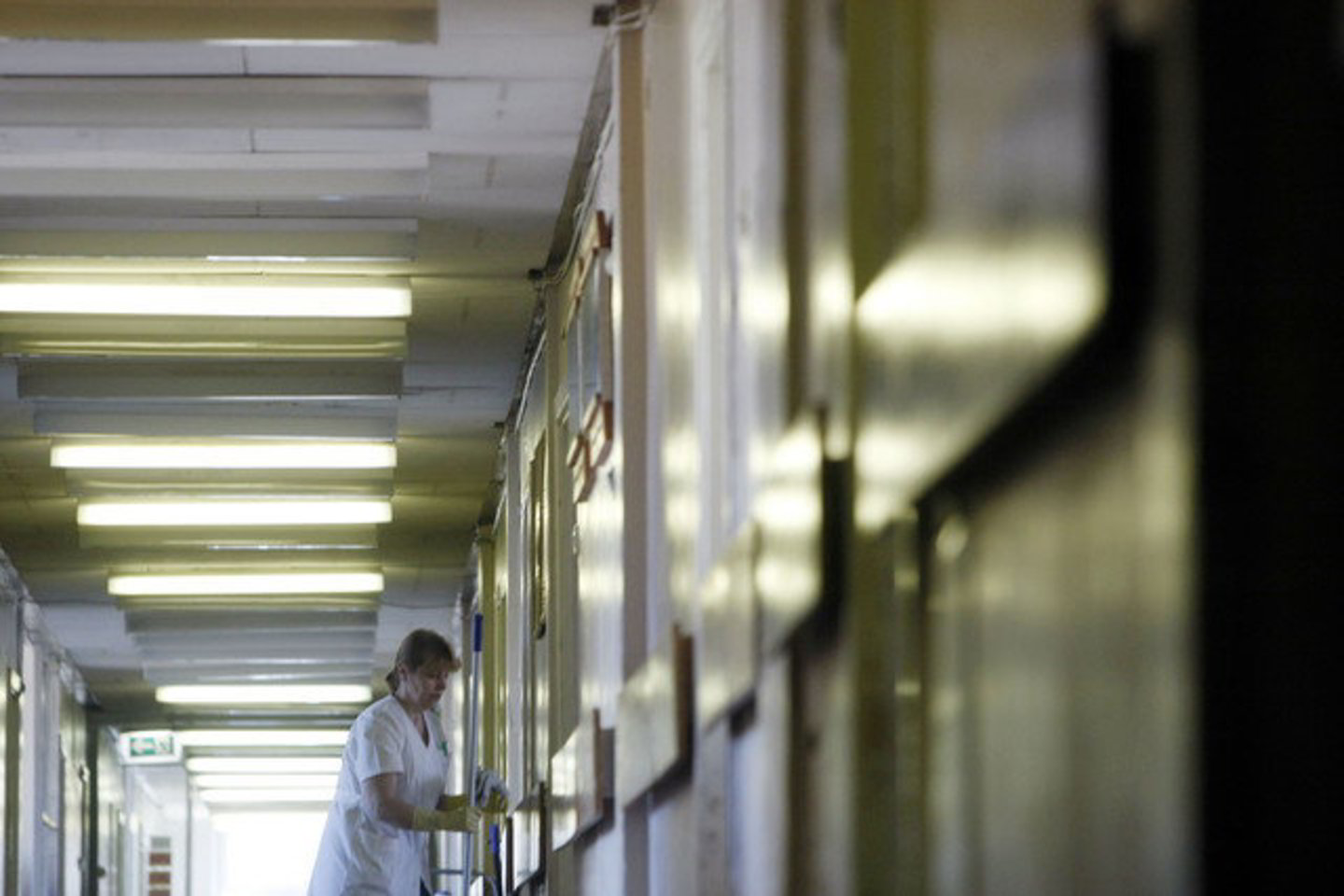 Vienuolikai žmonių, kurie stovėjo ant laiptų, daugiausia diagnozuoti kaulų lūžiai ir sumušimai.