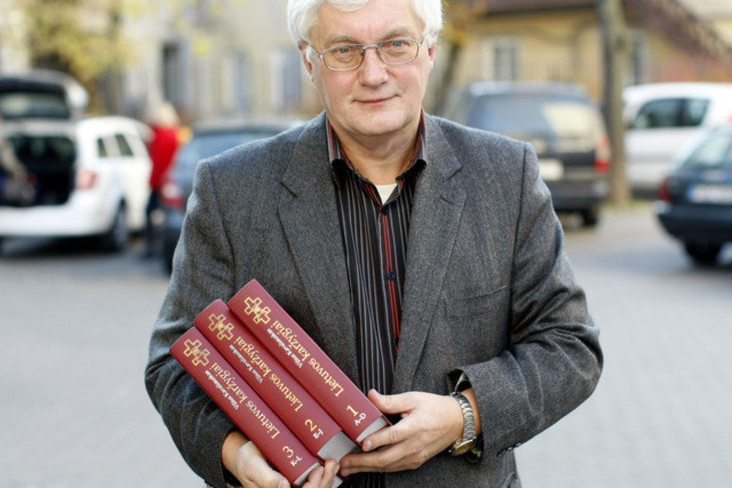 V.Kavaliausko pastangomis, beveik asmeninėmis ir rėmėjų lėšomis jau išleisti trys bei parengti spaudai dar trys tomai knygos „Lietuvos karžygiai“.