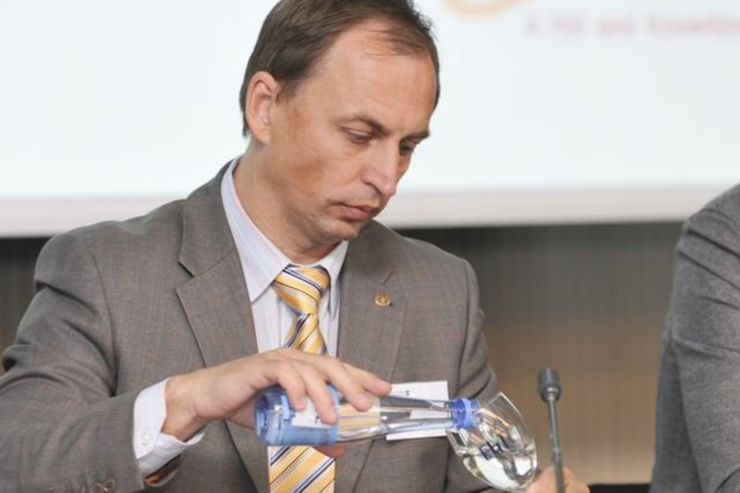 Etikos sargai anksčiau informaciją buvo pavedę patikrinti Ūkio ministerijai, tačiau ši, anot komisijos, tai padaryti atsisakė.