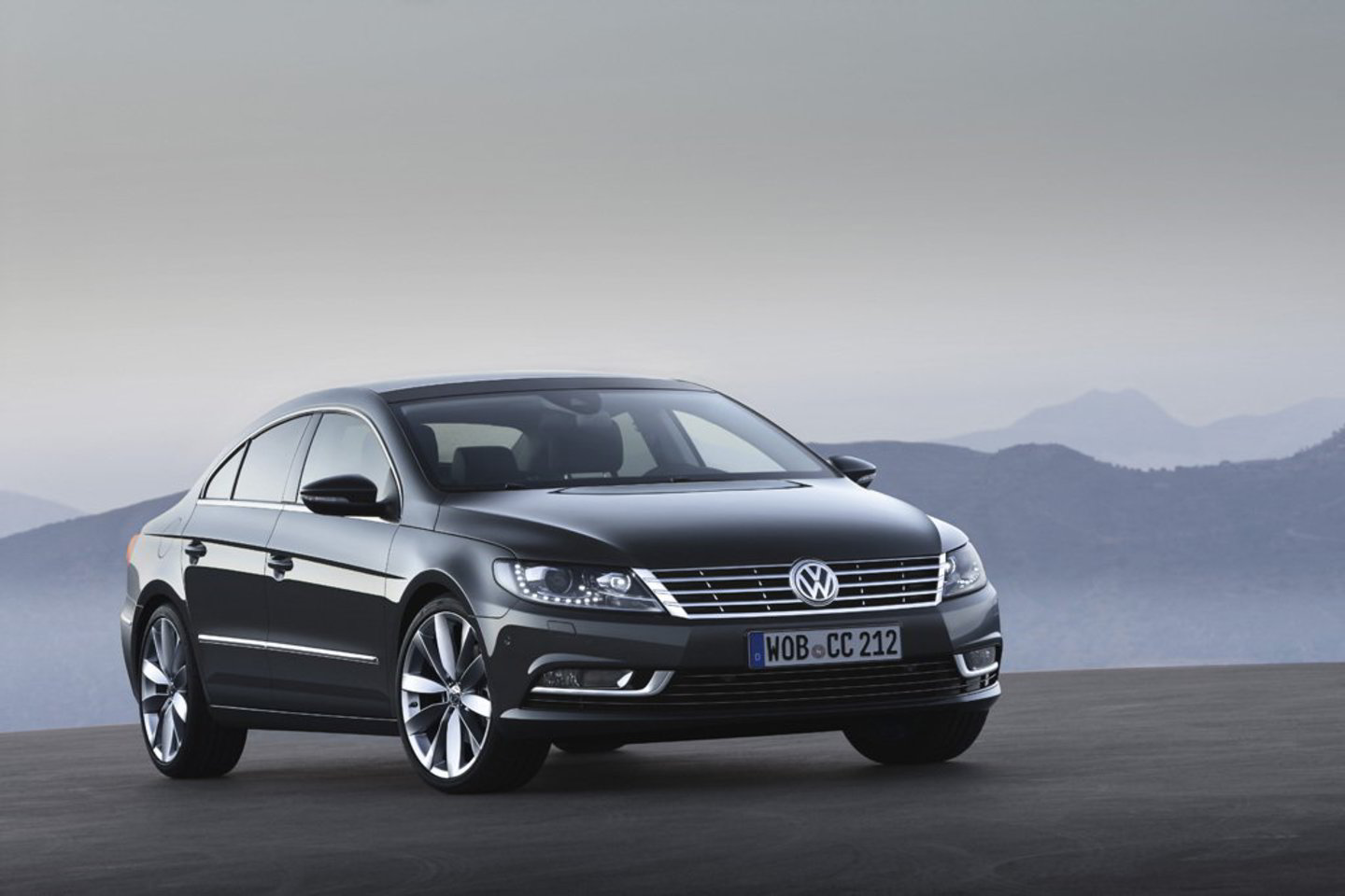 Dizaino prasme nepriekaištingai ištobulintas naujasis „Volkswagen CC“ padarė dar didesnį žingsnį į prabangių automobilių klasę.