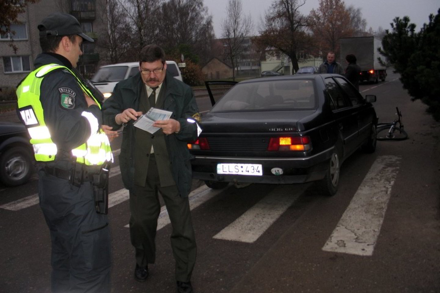 Aštuntą valandą ryto, važiuodamas Cintjoniškių gatve į darbą, jis perėjoje ties Šilutės turgumi savo automobilio priekiu kliudė ir partrenkė taip pat į darbą dviračiu važiavusį jauną vyrą.
