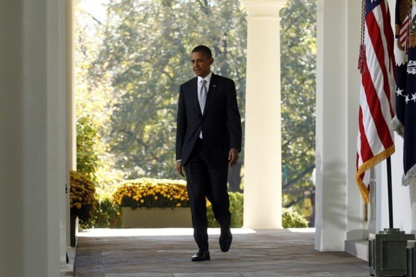 JAV prezidentas B.Obama atnaujino 1979-aisiais Iranui pradėtas taikyti finansines sankcijas.