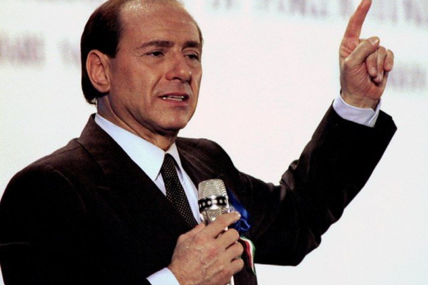 75 metų Italijos lyderis atvirai flirtavo su valstybių vadovėmis moterimis, bet nedemonstravo talento diplomatijai.