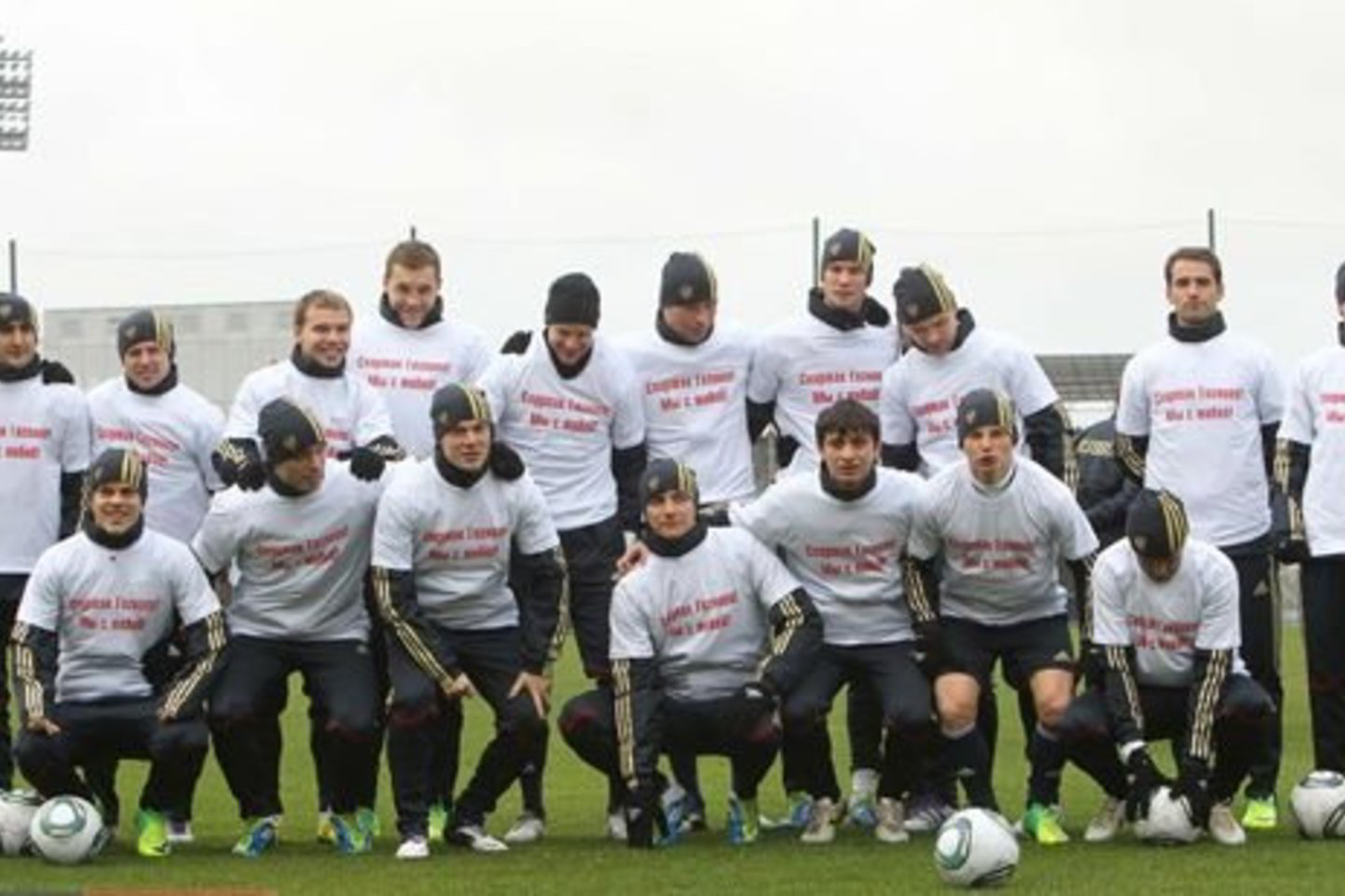Rusijos rinktinės futbolininkai neliko abejingi išpuoliui Grozno stadione.