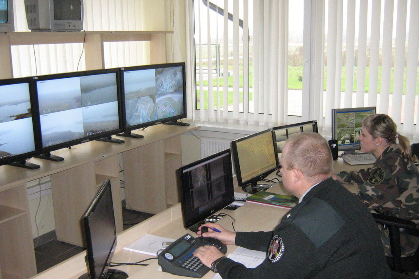 Valstybės sienos apsaugos tarnybos (VSAT) Pagėgių rinktinės Plaškių užkardos ruože, Pagėgių savivaldybėje, baigta įrengti moderni visą parą dirbanti sienos stebėjimo sistema.