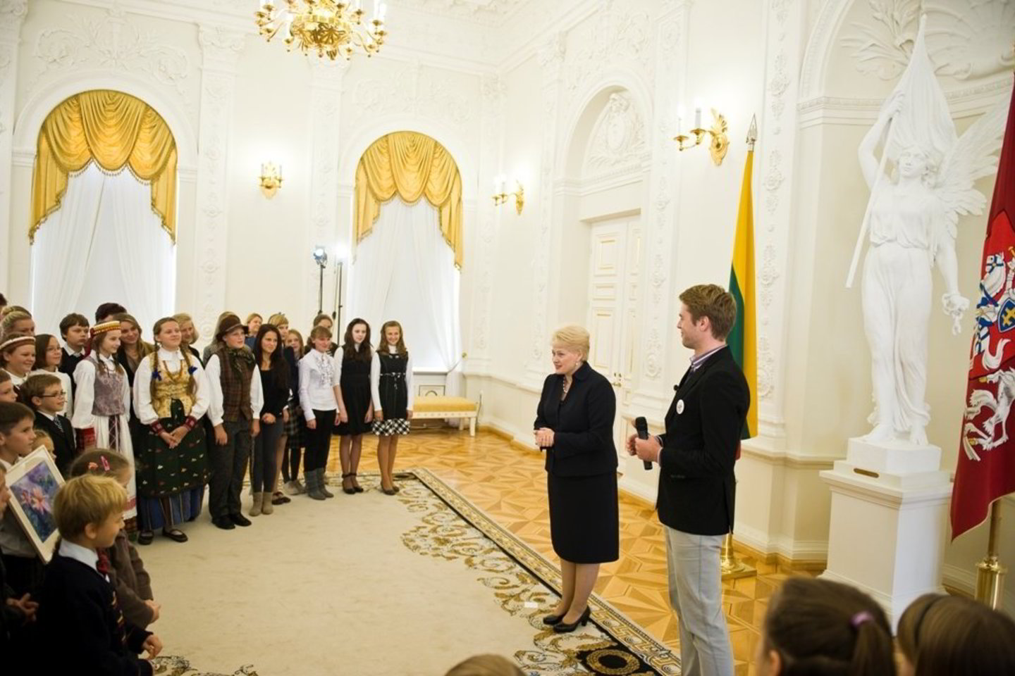 Ketvirtadienį prasideda antrasis jaunųjų talentų konkurso „Vunderkindai.lt“ etapas, praretinęs dalyvių gretas kone dvigubai. Jį projekto prodiuseris Egmontas Bžeskas pradės staigmena vienam dalyviui – jam bus padovanota gitara.