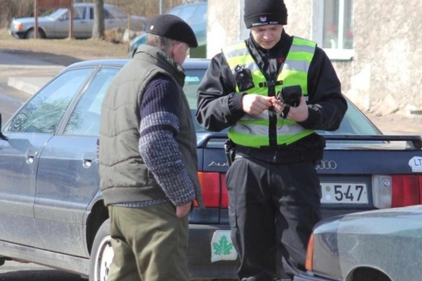 Kontrolės metu vienas iš keleivių pasieniečiams pateikė įtartiną lietuviško pavyzdžio asmens tapatybės kortelę.