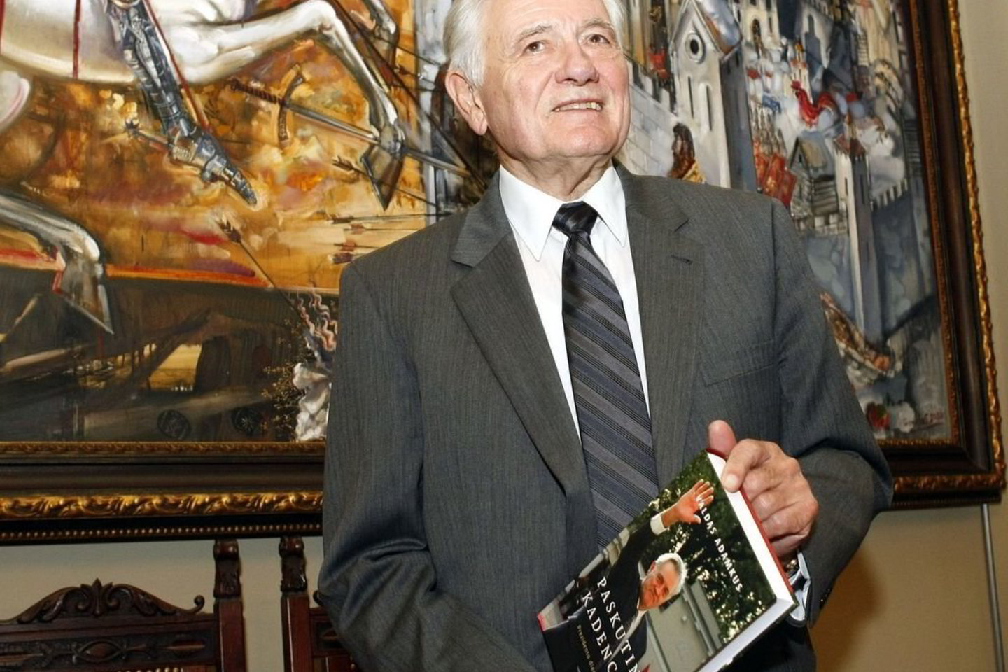 Naujausia Prezidento Valdo Adamkaus knyga „Paskutinė kadencija. Prezidento dienoraščiai“ tapo bestseleriu