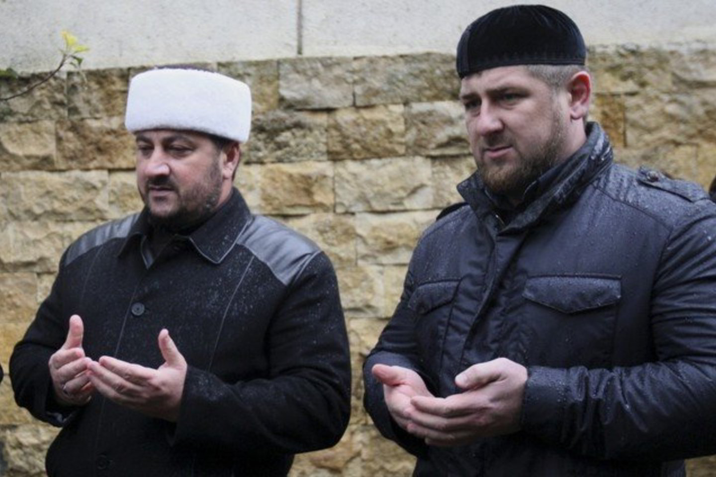 Holivudo žvaigždė nesigėdina bendradarbiauti su itin prieštaringai veritnamu Čečėnijos prezidentu R.Kadyrovu (dešinėje).