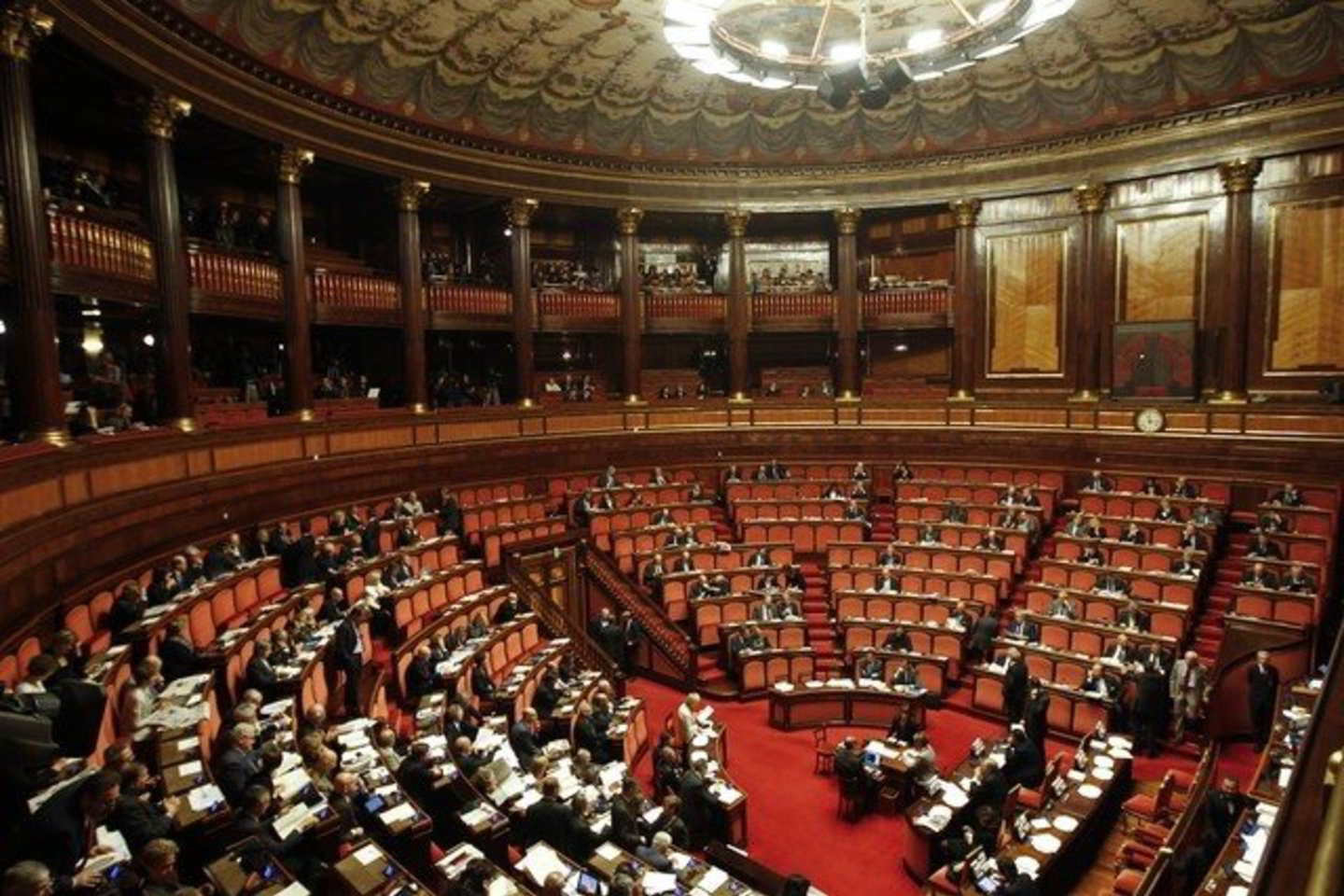 Europos partnerės reikalavo iš Italijos valdžios skubiai priimti griežto taupymo ir reformų programą siekiant susigrąžinti rinkų pasitikėjimą šalies finansų sistema.
