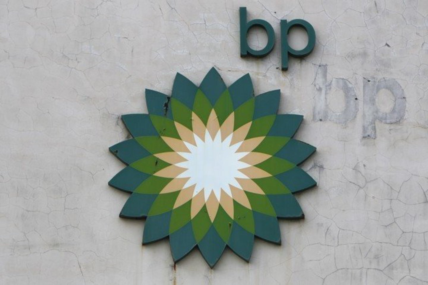 TNK-BP smulkieji akcininkai jau davė suprasti, kad ilgai ilsėtis neketina, pažadėdami užginčyti arbitražo sprendimą iš karto po to, kai apie jį bus paskelbta.