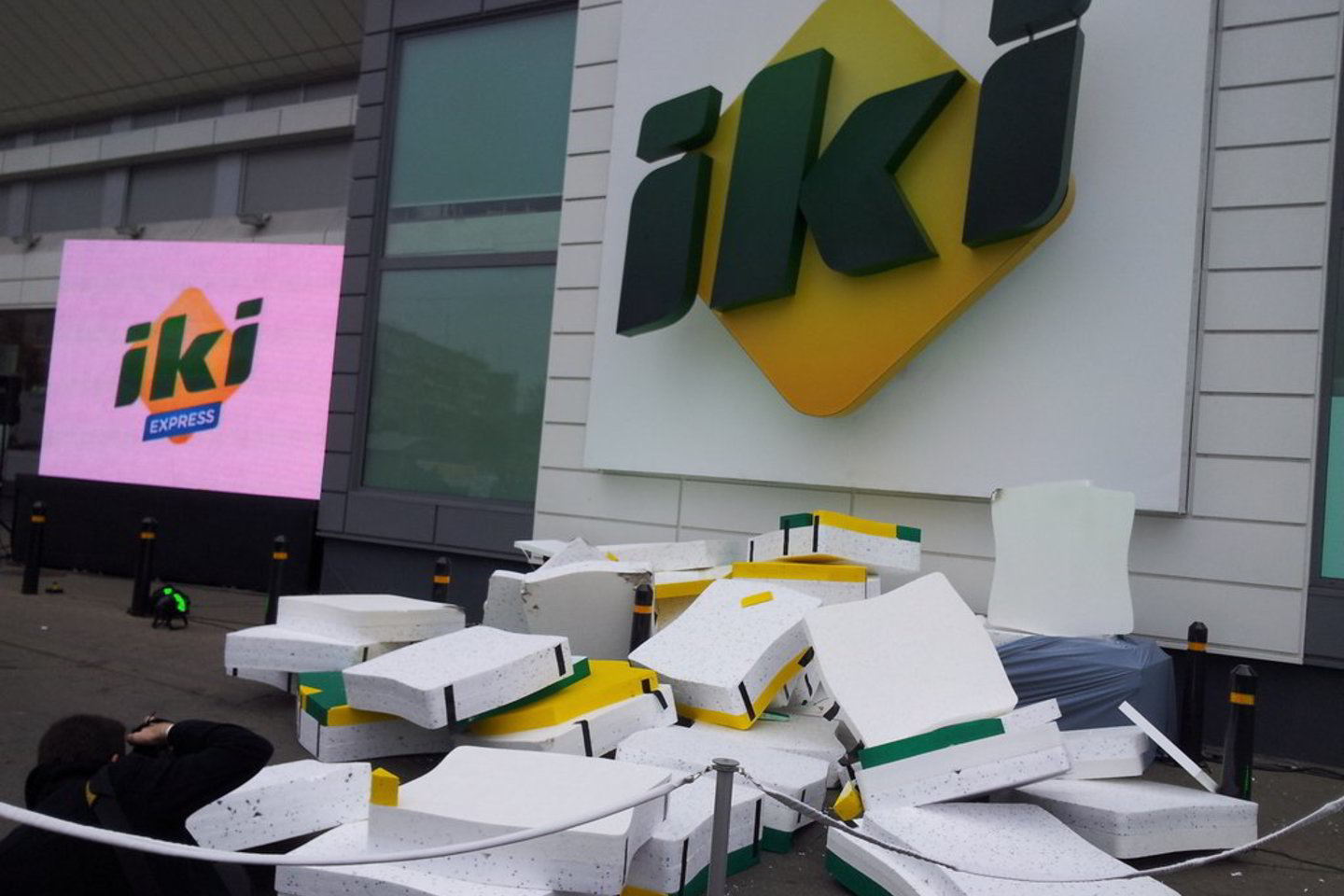 "Iki" keičia logotipą.