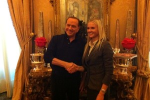 Atsistatydinusį Italijos premjerą S.Berlusconi sunkią valandą guodė lietuvė (nuotraukos)