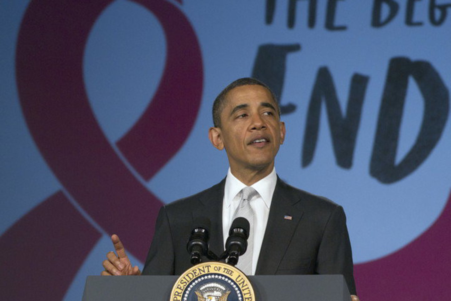 Savo laiške prezidentui Theinui Seinui B.Obama siūlo pradėti santykių „naują etapą“ ir prašo pateikti „apčiuopiamų“ politinių reformų rezultatų.