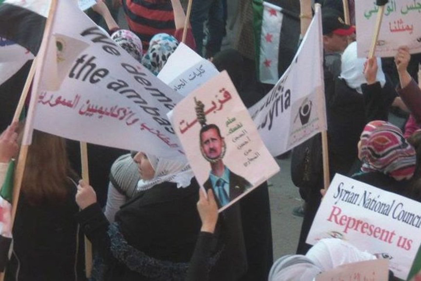 Sirijoje nesiliauja protestai prieš B.al Assado valdžią.