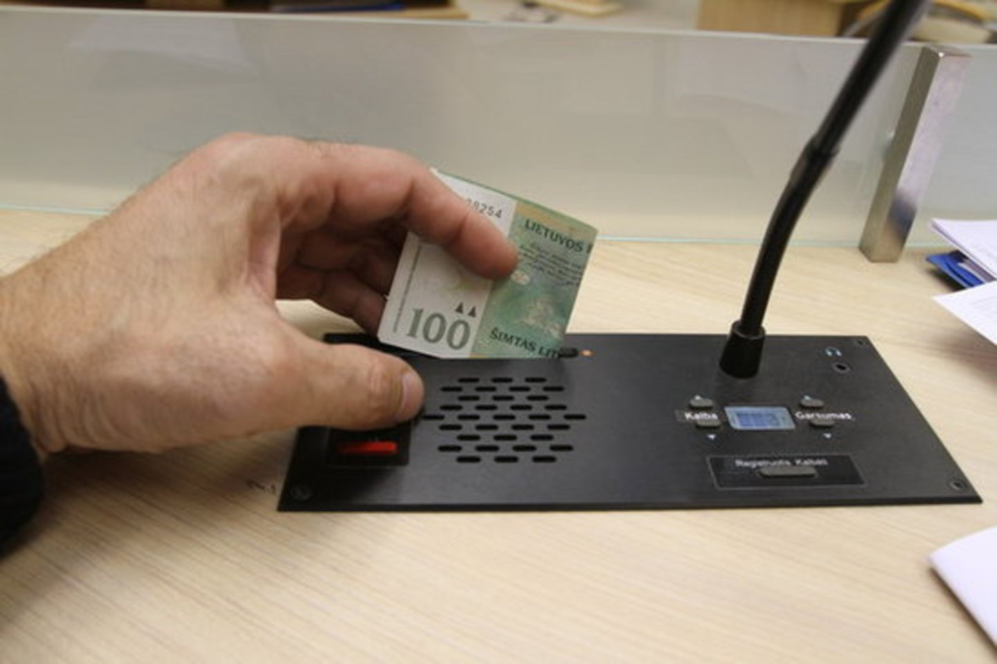 Lietuvos antikorupcinius įstatymus ekspertai ir verslininkai vertina palankiai, tačiau būtina skirti daugiau dėmesio realios korupcijos pažabojimui.