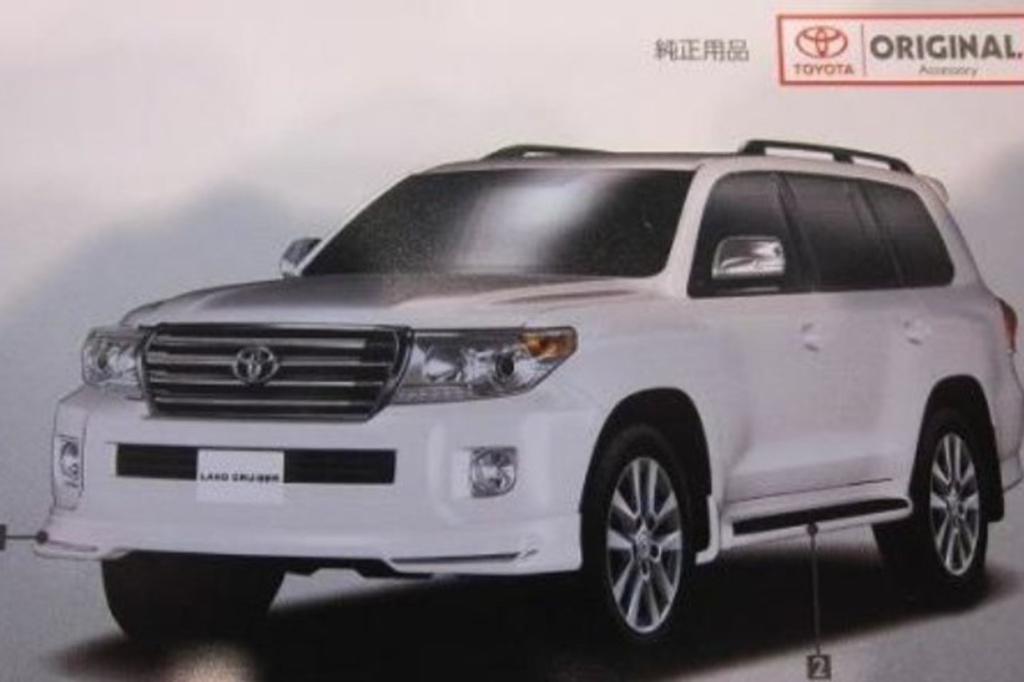 Pagal nuotraukas matyti, kad „Toyota Land Cruiser“ bus pakeistas iš esmės. Visiškai naujas priekis, kitokie žibintai su LED technologija, kitokie veidrodžiai.