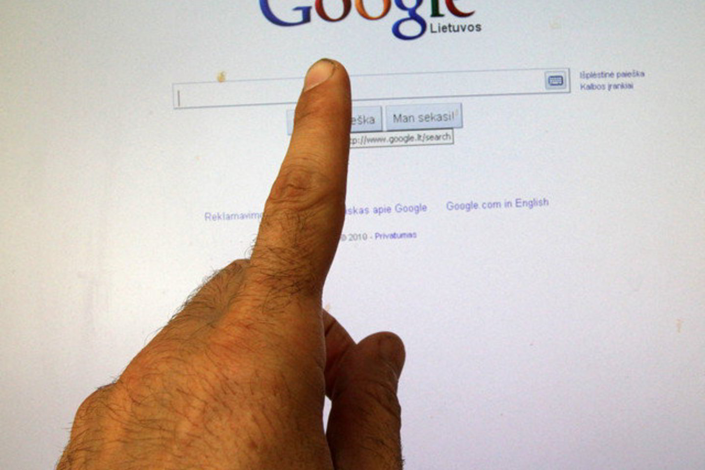 Apie 40 proc. pajamų „Google“ gauna iš reklamos ir paslaugų, susijusių su mažmenine prekyba.