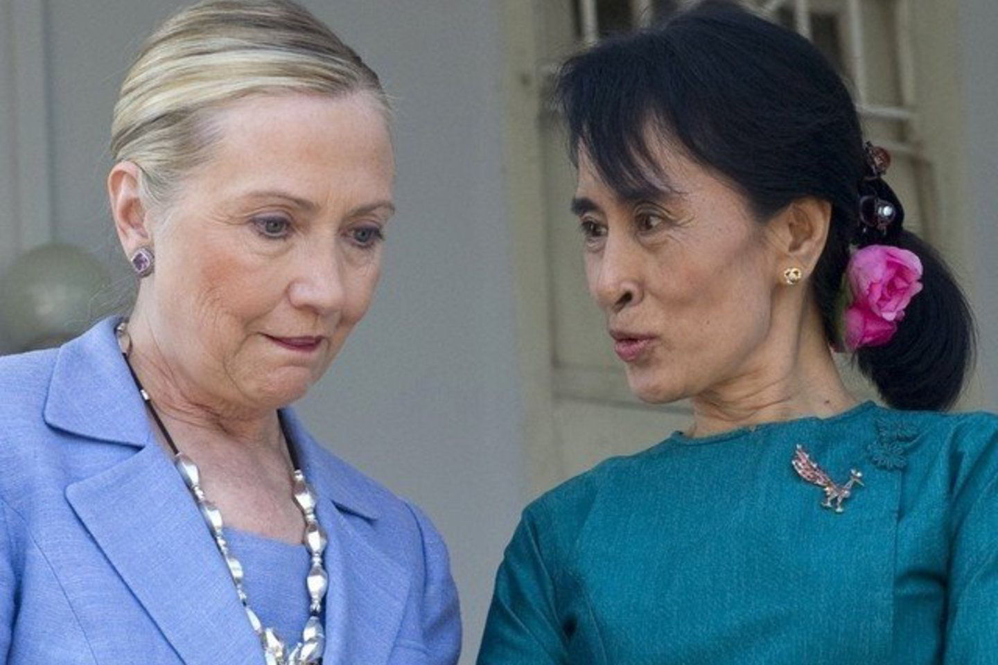 A.S.Suu Kyi ir H.Clinton, dvi vienos iš labiausiai žinomų moterų pasaulyje, pirmą kartą akis į akį susitiko per privačius pietus.