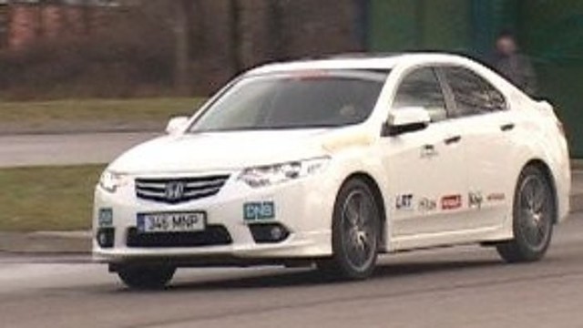 „Metų automobilis 2012“: galia ir komfortu džiuginantis „Honda Accord“