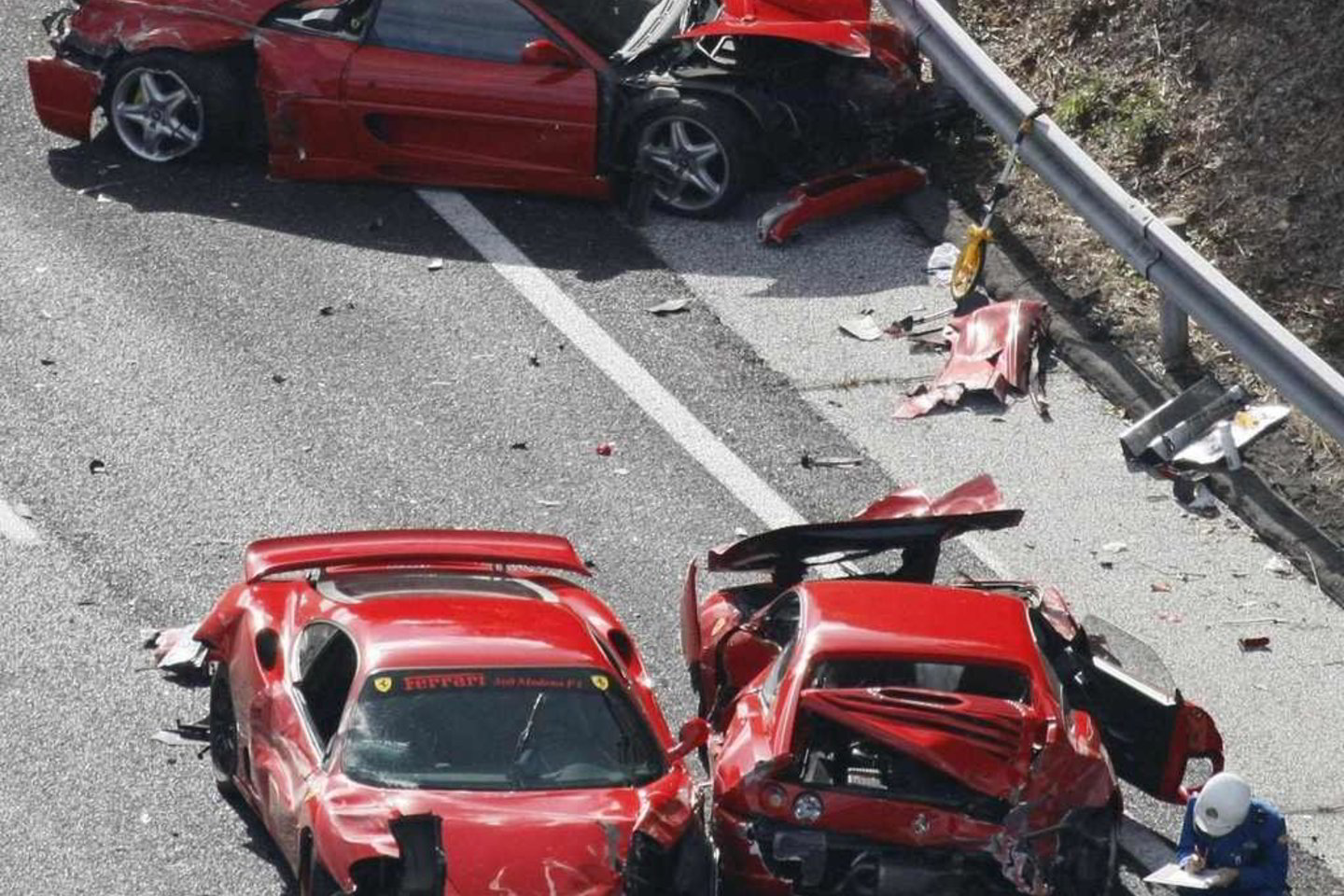 Mažai kam teko matyti kelyje sudaužytus net 8 „Ferrari“ automobilius.